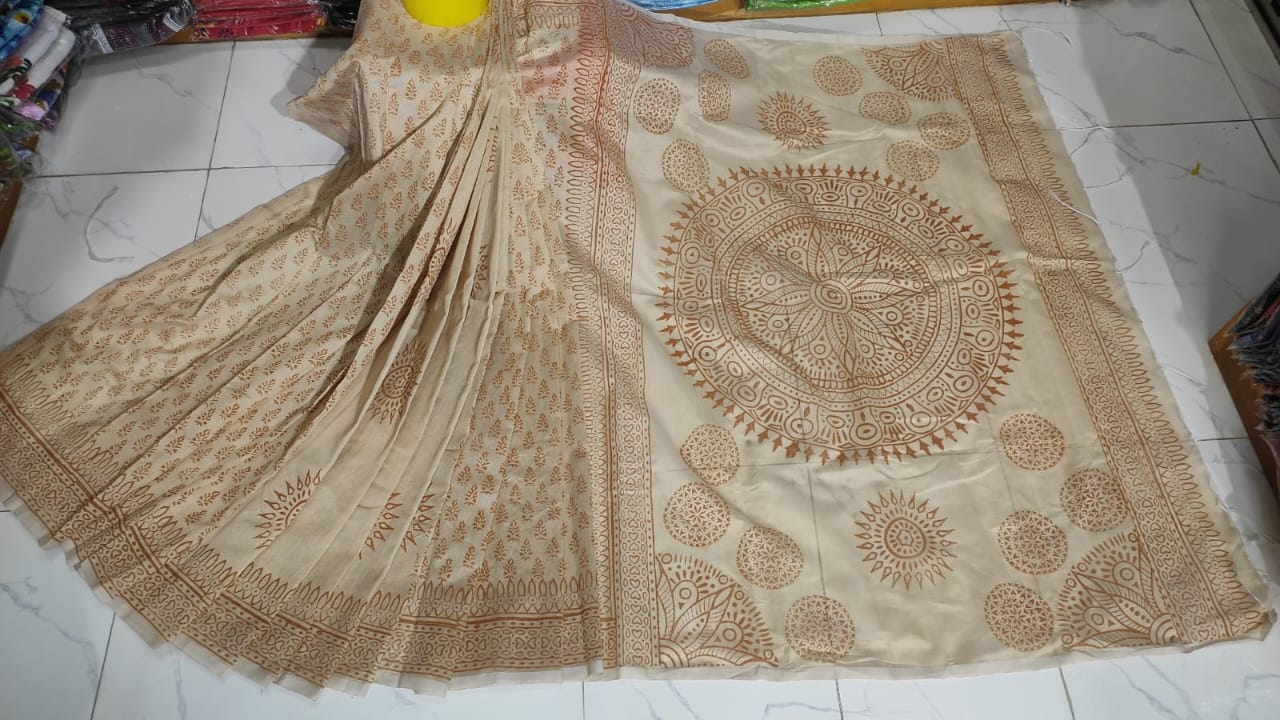 এমব্রয়ডাড়ী ধুপিয়ানসিল্ক শাড়ী