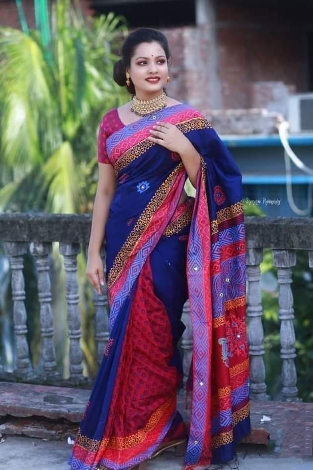 ধুপিয়ান সিল্ক শাড়ি