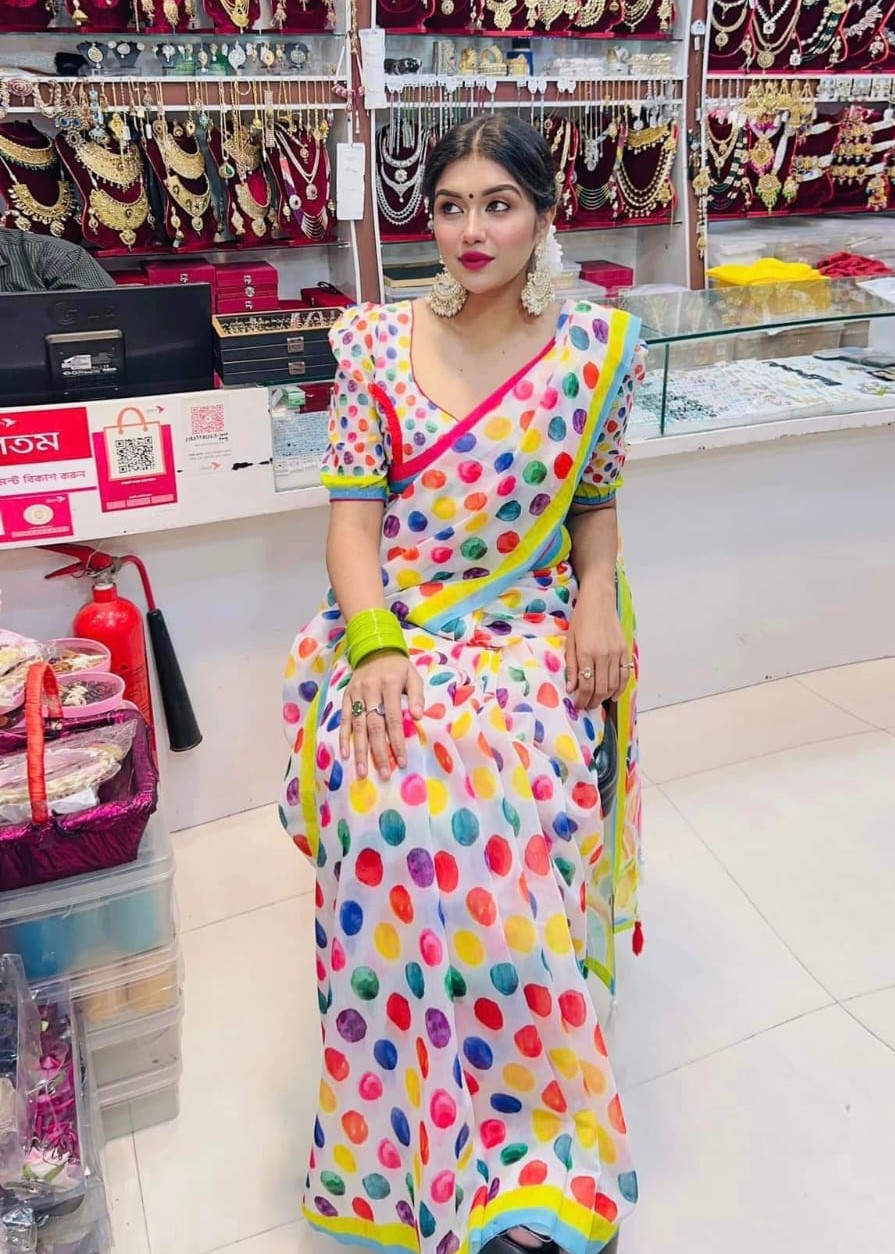 New Viral Attractive Sharee ছবি 2