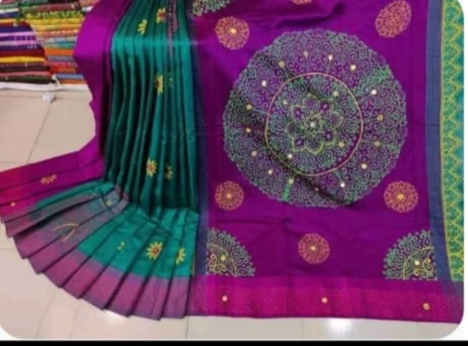 এমব্রয়ডাড়ী ধুপিয়ানসিল্ক শাড়ী