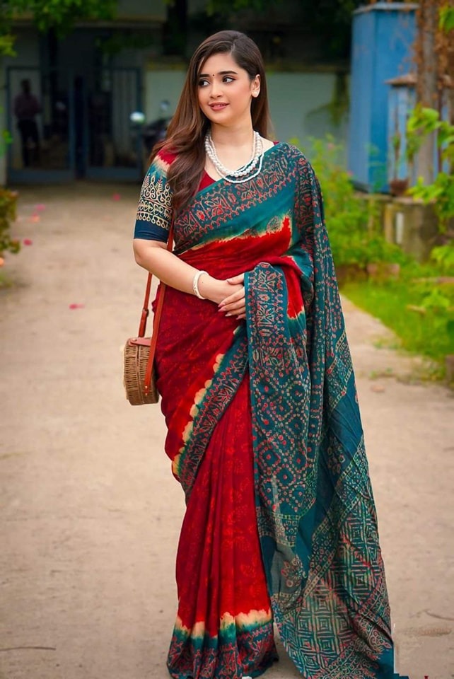 Digital Print Sharee with Blouse Piece ছবি 3