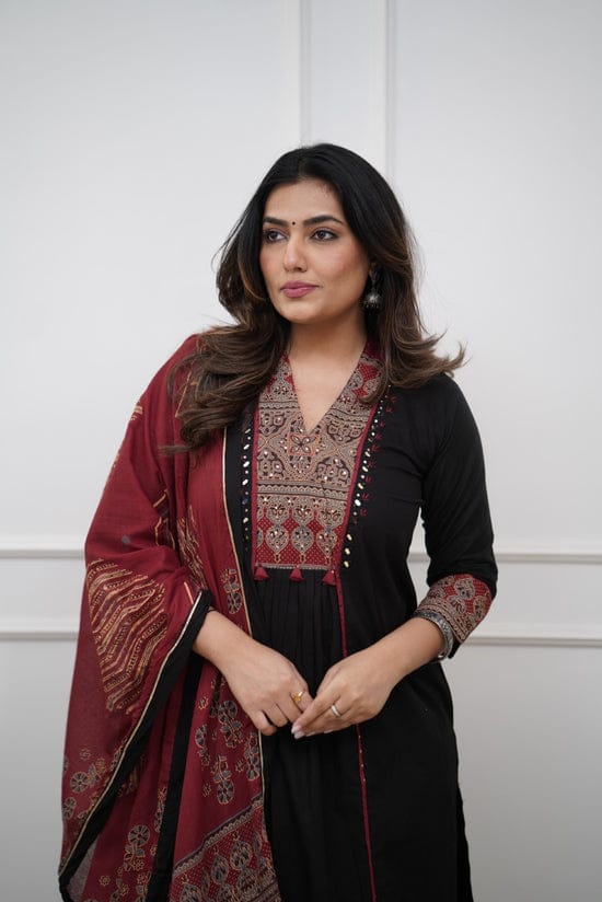 Readymade Three Piece ছবি 7