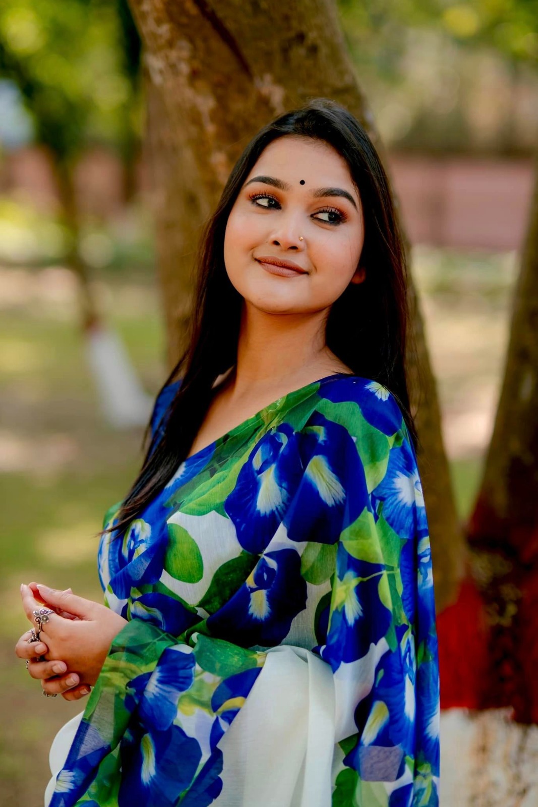 New Viral Attractive Sharee ছবি 2