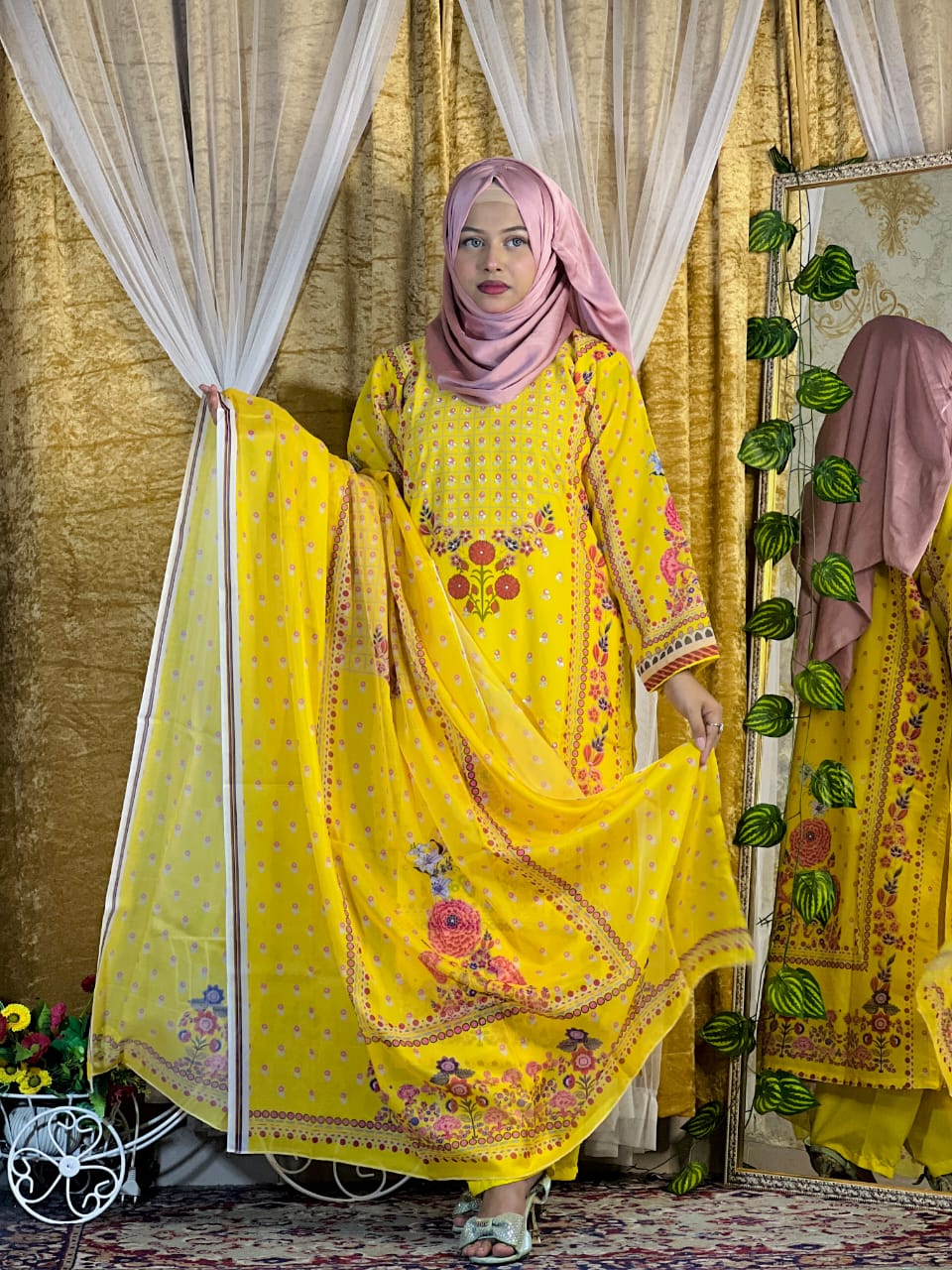 Indian Weightless Georgette Three-Piece ছবি 5