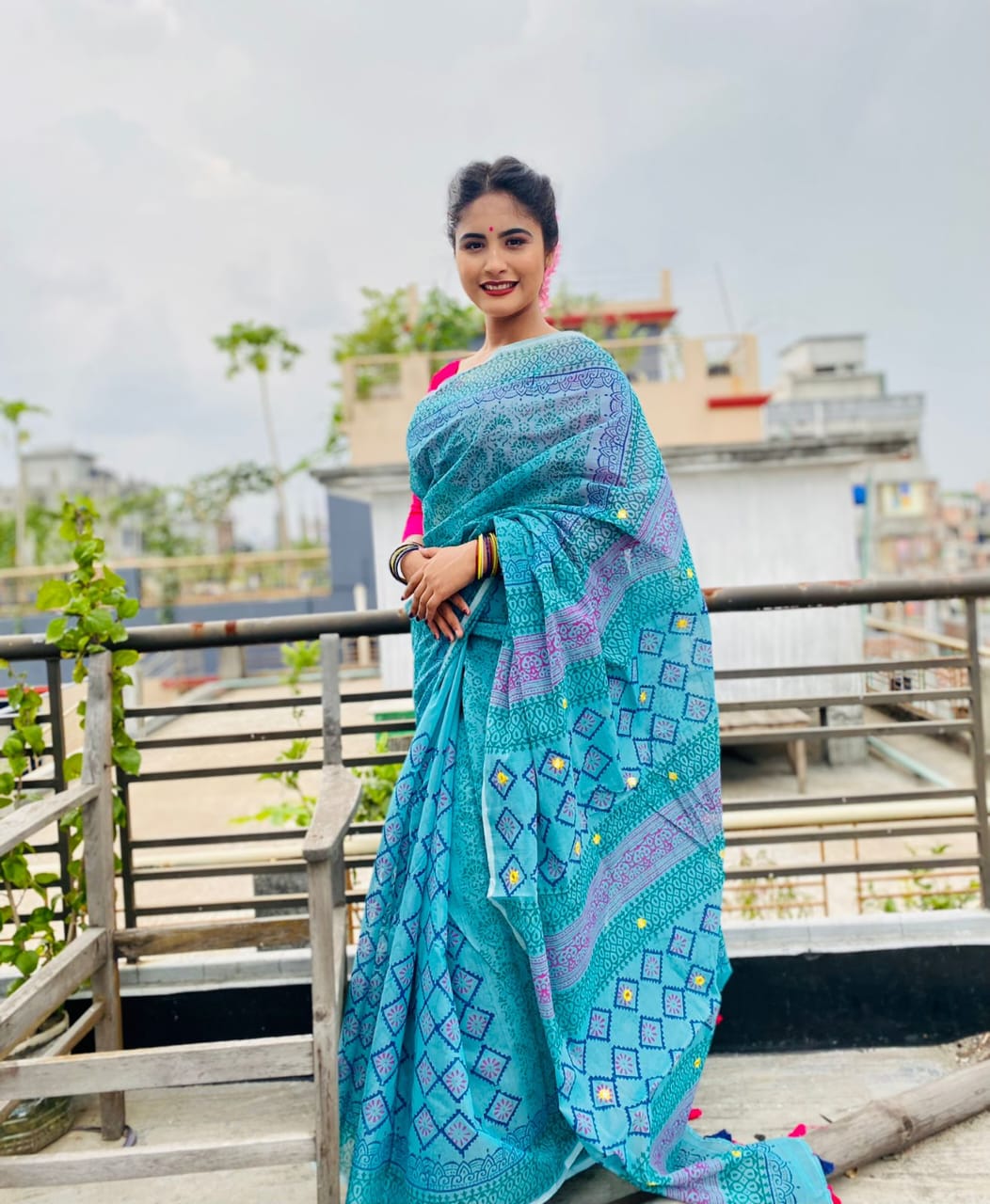 হাফ সিল্ক ব্লক প্রিন্ট শাড়ি ব্লাউজ পিস সহ