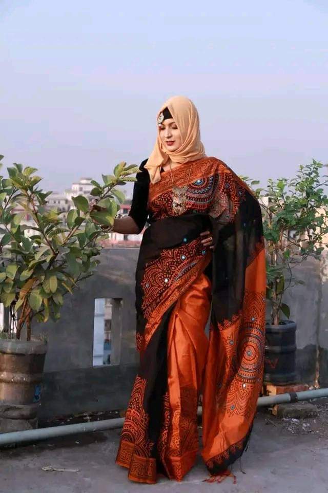 হ্যান্ডপ্রিন্ট হাফসিল্ক শাড়ী