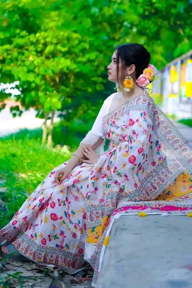 হাফ সিল্ক স্ক্রিন প্রিন্ট শাড়ি