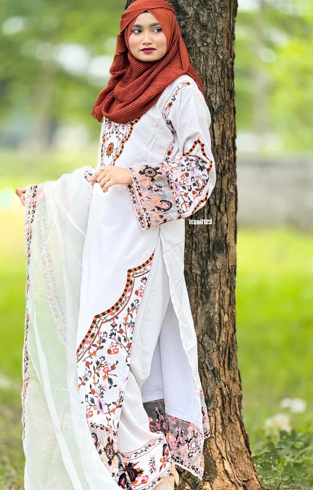 Embroidery Three Piece ছবি 2