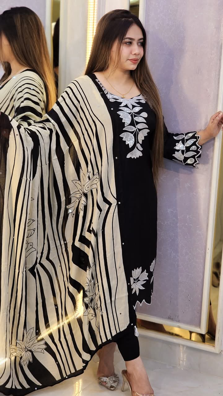 Embroidery Sequence Three Piece ছবি 4