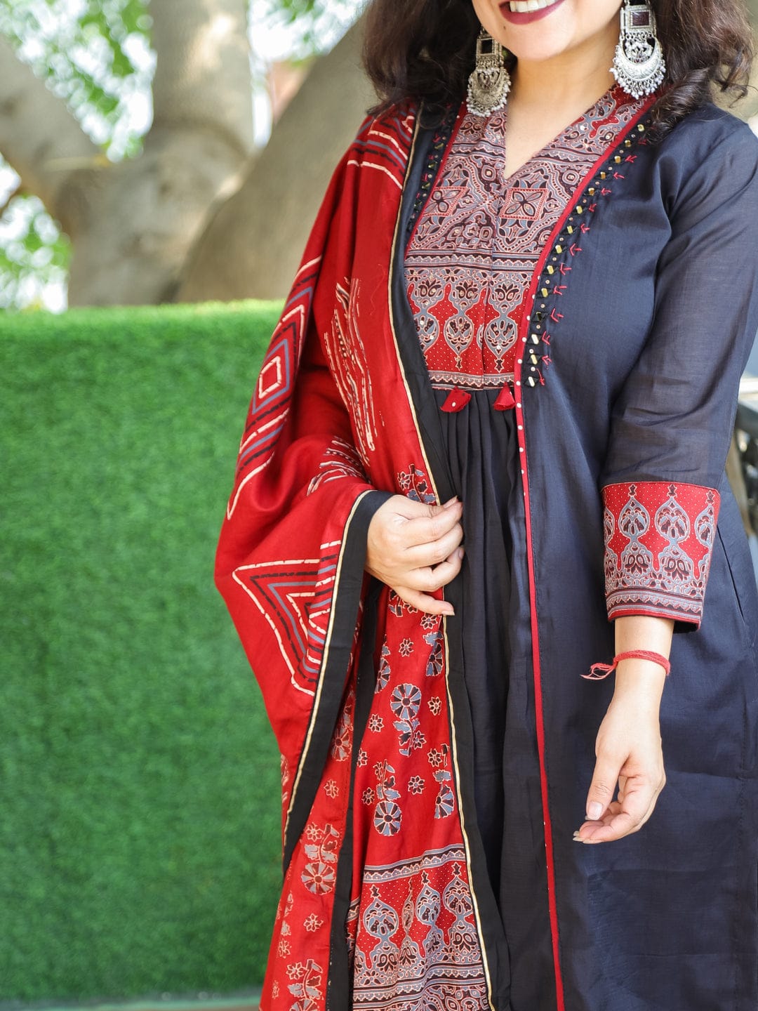 Readymade Three Piece ছবি 4