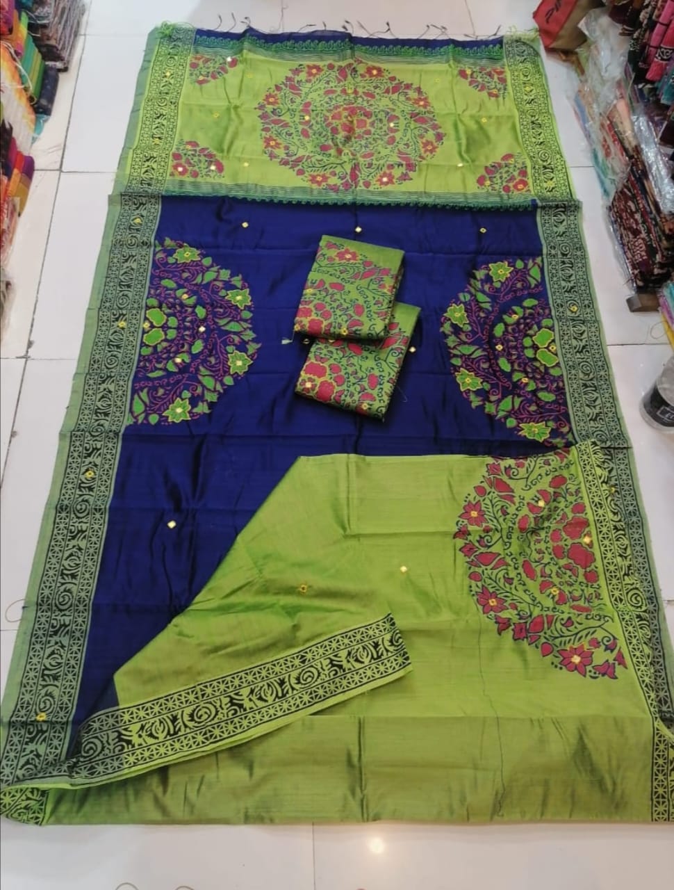 এমব্রয়ডাড়ী ধুপিয়ানসিল্ক শাড়ী