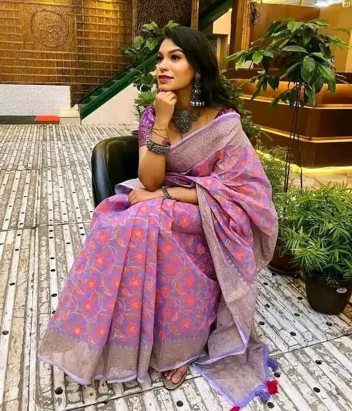 হাফ সিল্ক স্ক্রিন প্রিন্ট শাড়ি