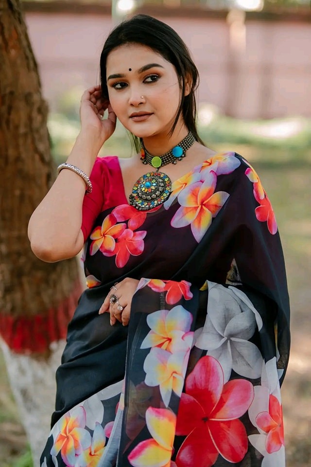 New Viral Attractive Sharee ছবি 2
