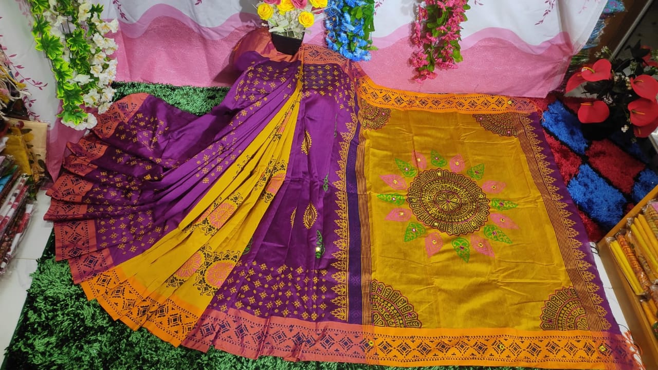 এমব্রয়ডাড়ী ধুপিয়ানসিল্ক শাড়ী