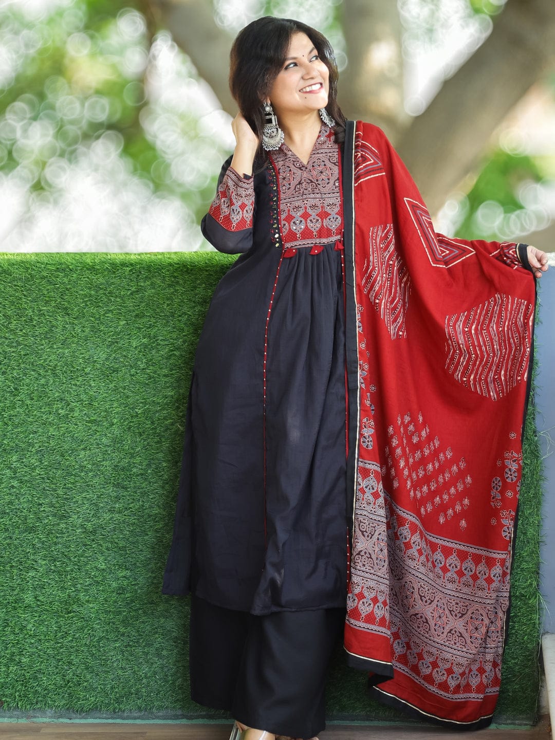Readymade Three Piece ছবি 5