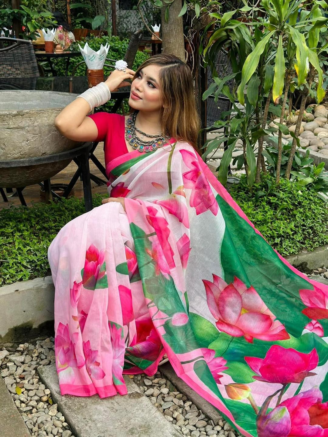 New Viral Attractive Sharee ছবি 6