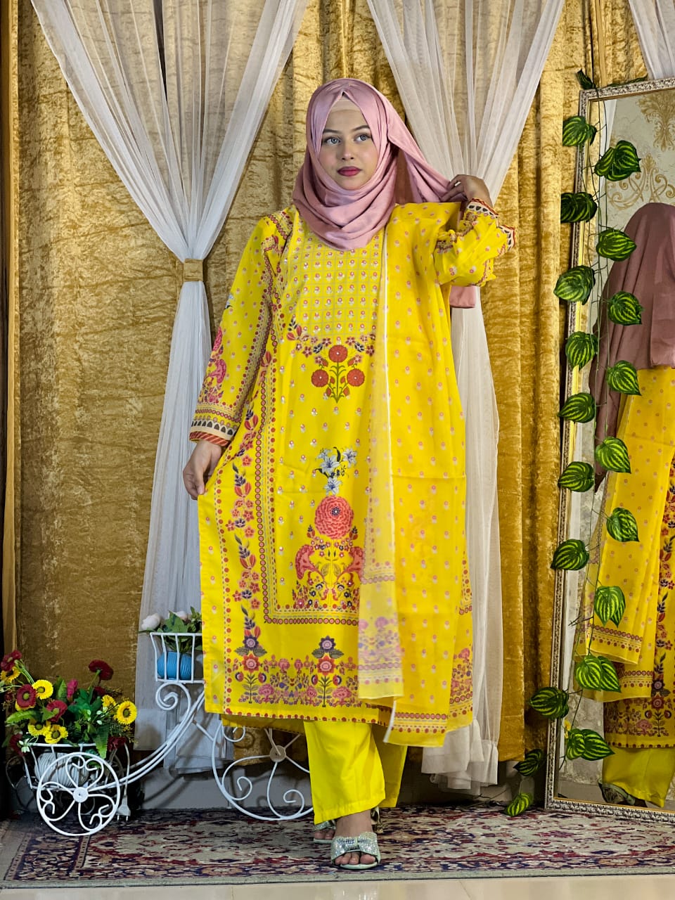 Indian Weightless Georgette Three-Piece ছবি 3