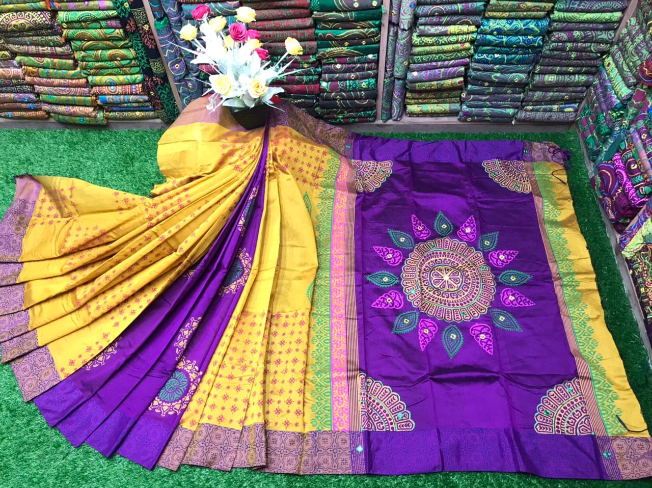 এমব্রয়ডাড়ী ধুপিয়ানসিল্ক শাড়ী