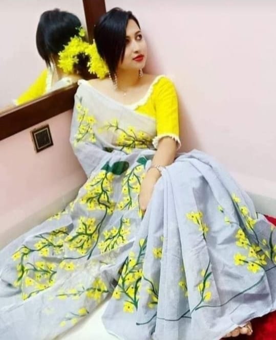 হাফসিল্ক শাড়ীতে হ্যান্ডপ্রিন্ট তুলির কাজ করা ছবি 17