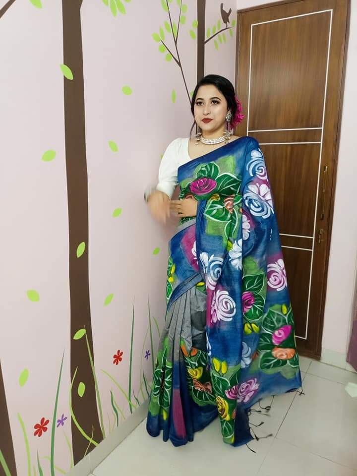 হাফসিল্ক শাড়ীতে  হ্যান্ডপ্রিন্ট তুলির কাজ করা ছবি 16