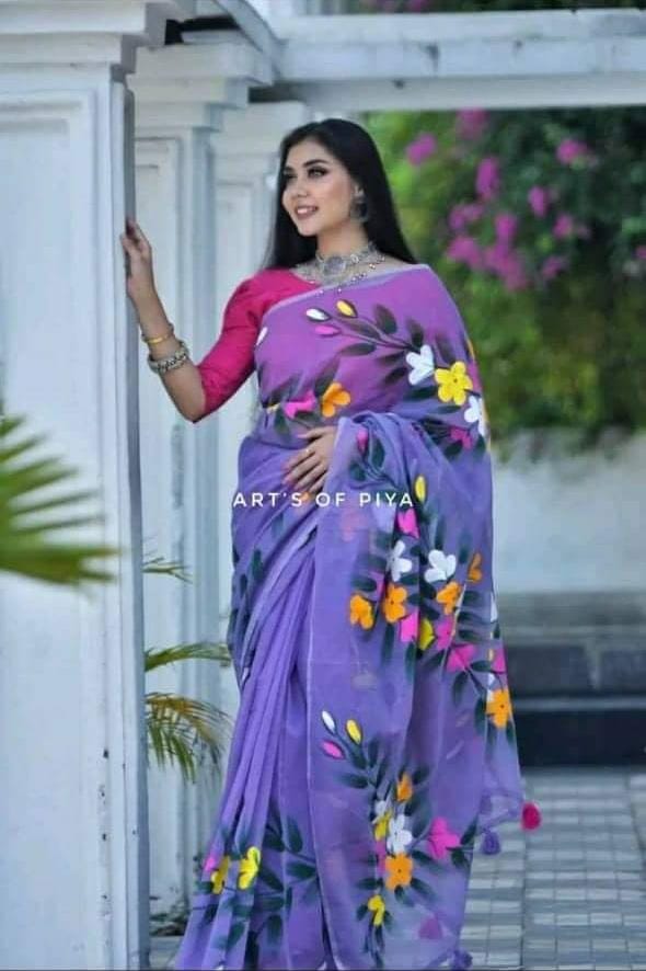 হাফসিল্ক শাড়ীতে  হ্যান্ডপ্রিন্ট তুলির কাজ করা ছবি 7