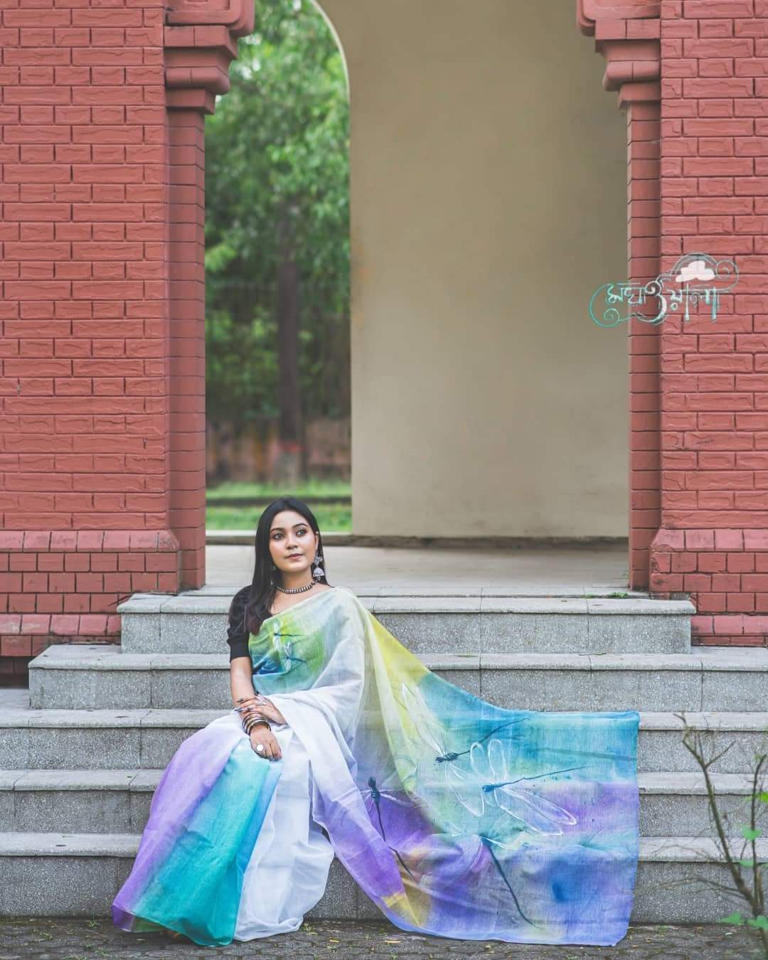 হাফসিল্ক শাড়ীতে হ্যান্ডপ্রিন্ট তুলির কাজ করা