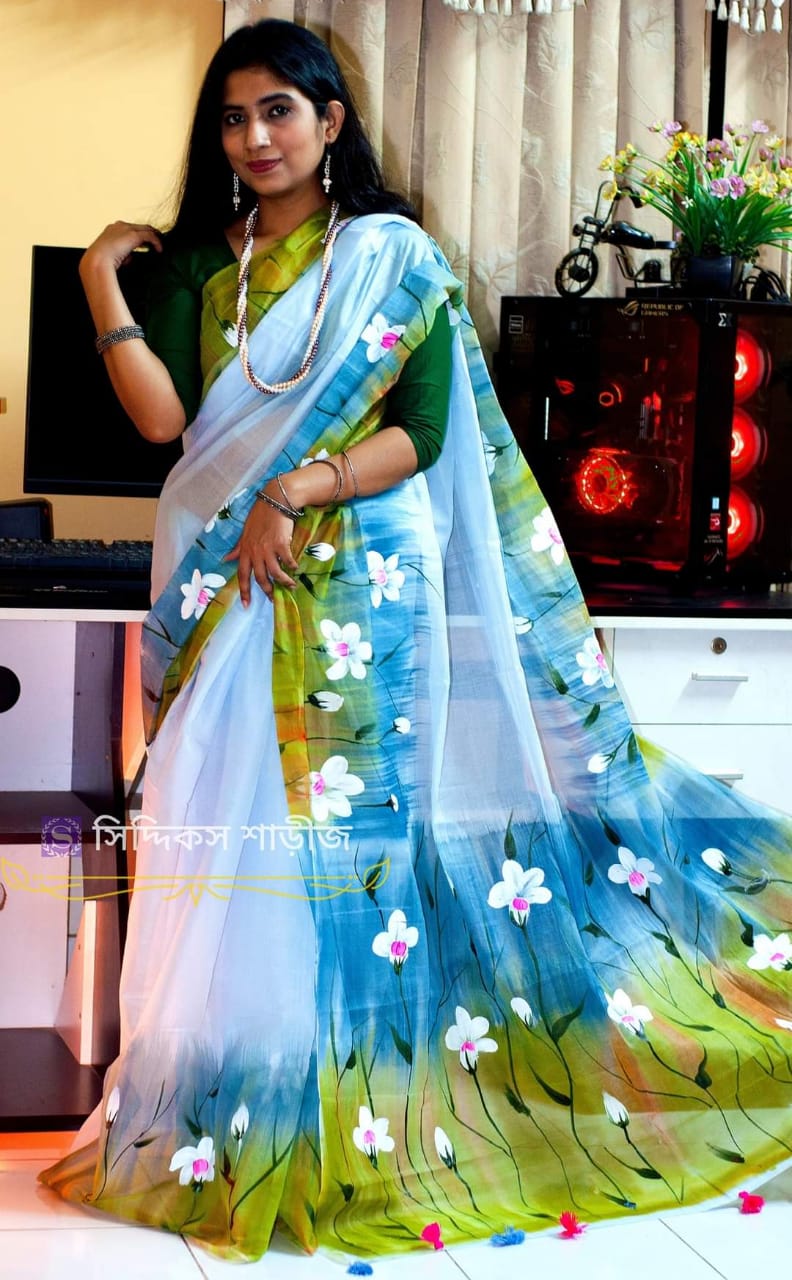 হাফসিল্ক শাড়ীতে হ্যান্ডপ্রিন্ট তুলির কাজ করা ছবি 4