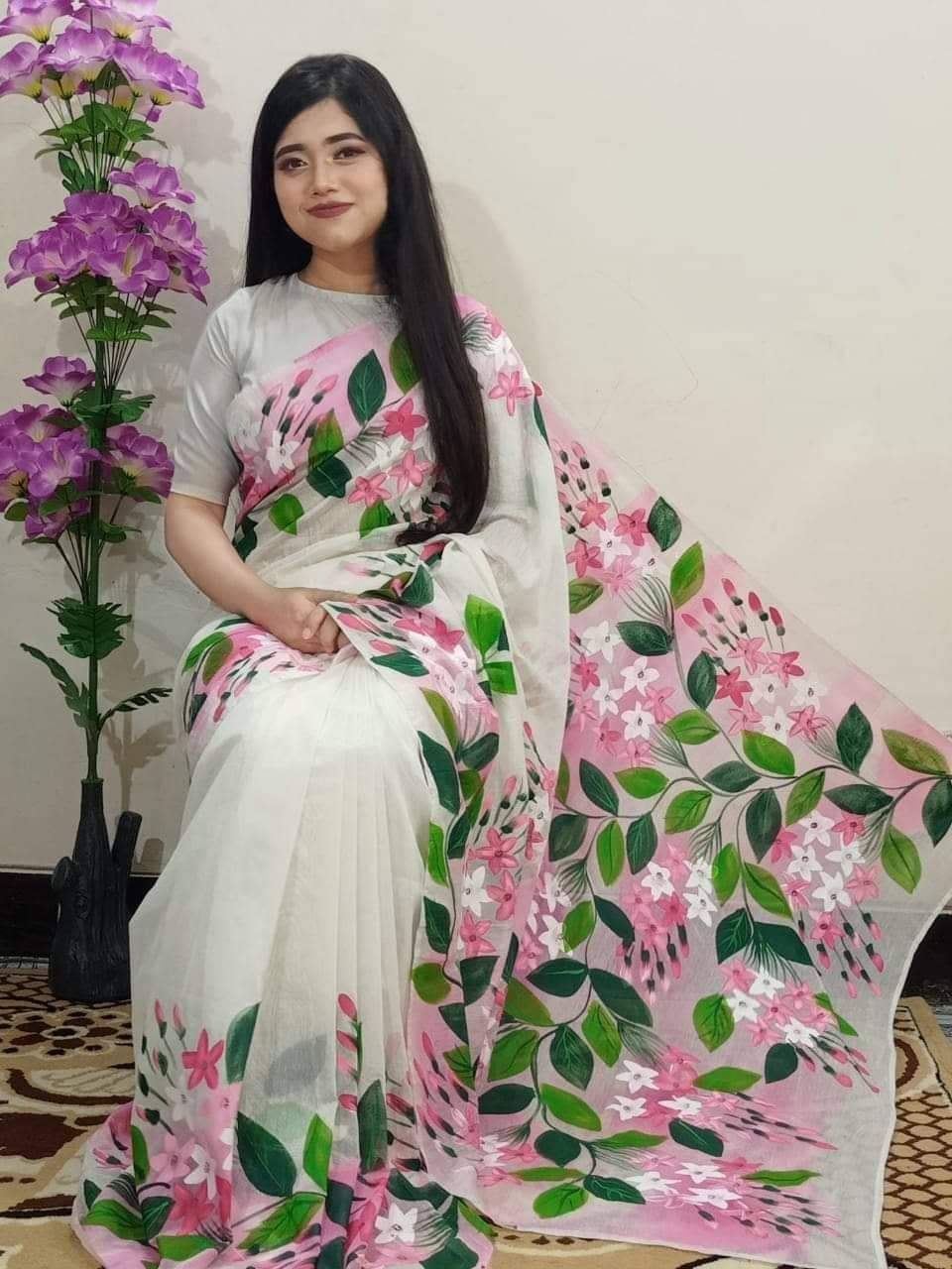 হাফসিল্ক শাড়ীতে  হ্যান্ডপ্রিন্ট তুলির কাজ করা