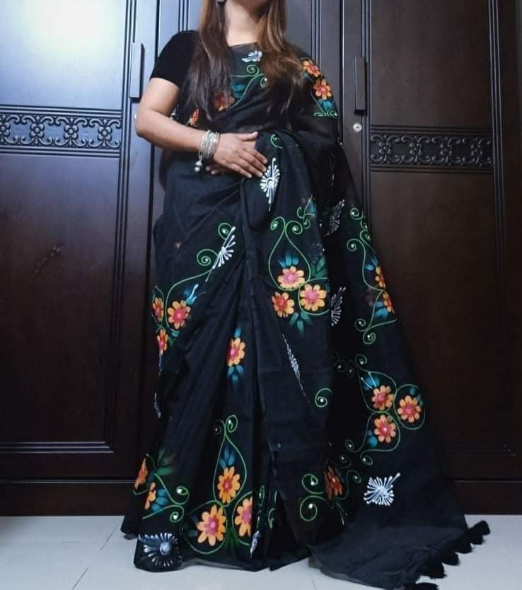 হাফসিল্ক শাড়ীতে  হ্যান্ডপ্রিন্ট তুলির কাজ করা ছবি 13