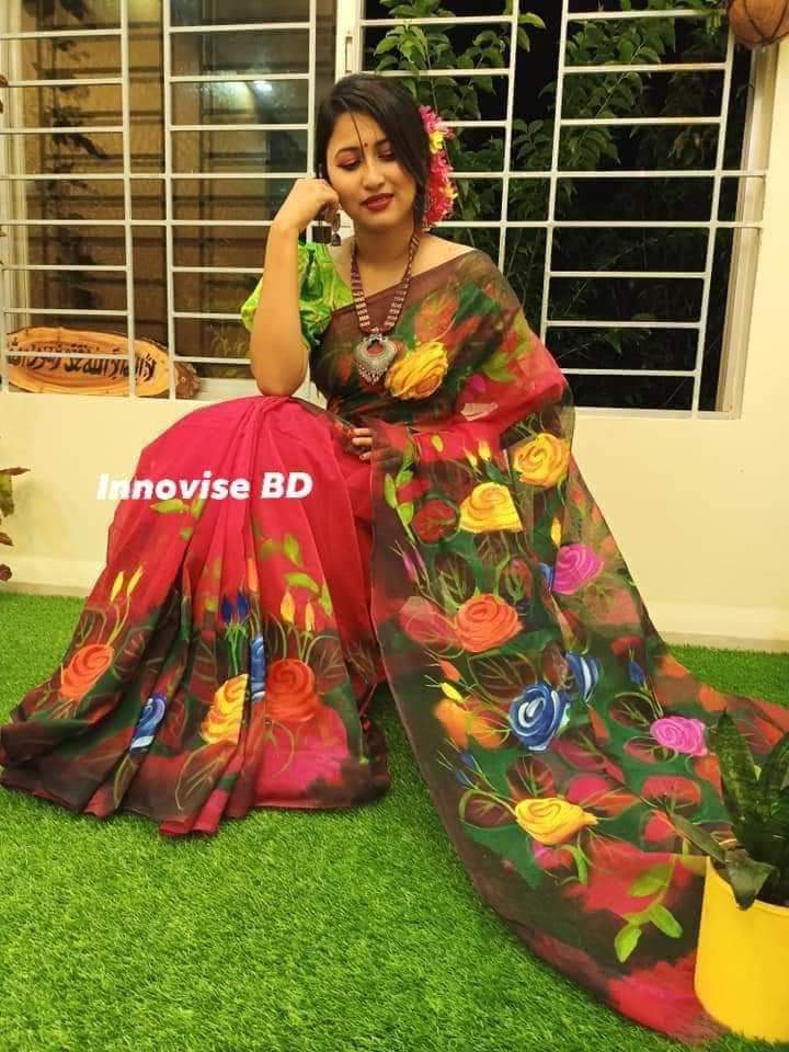 হাফসিল্ক শাড়ীতে  হ্যান্ডপ্রিন্ট তুলির কাজ করা ছবি 12