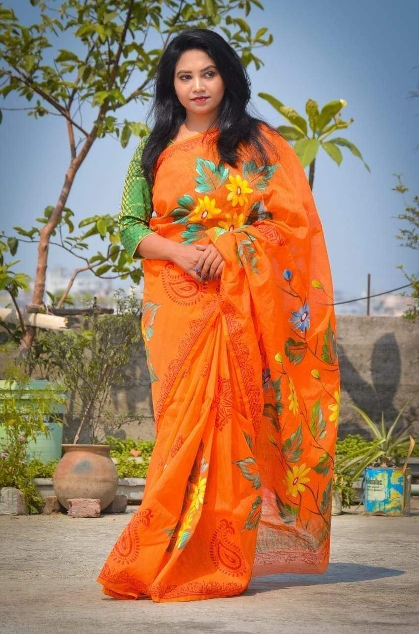 হাফসিল্ক শাড়ীতে  হ্যান্ডপ্রিন্ট তুলির কাজ করা