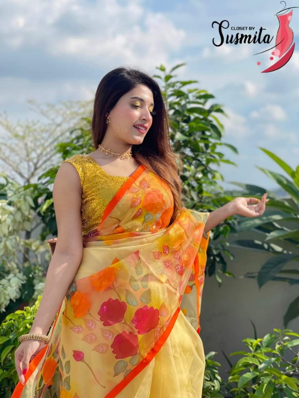 হাফসিল্ক শাড়ীতে  হ্যান্ডপ্রিন্ট তুলির কাজ করা ছবি 6