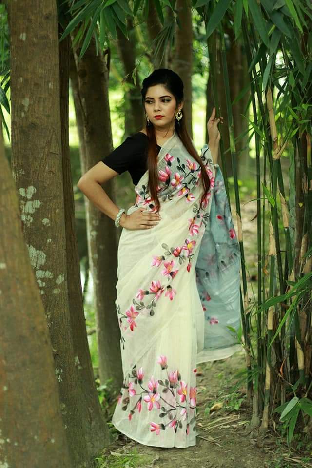 হাফসিল্ক শাড়ীতে হ্যান্ডপ্রিন্ট তুলির কাজ করা ছবি 14