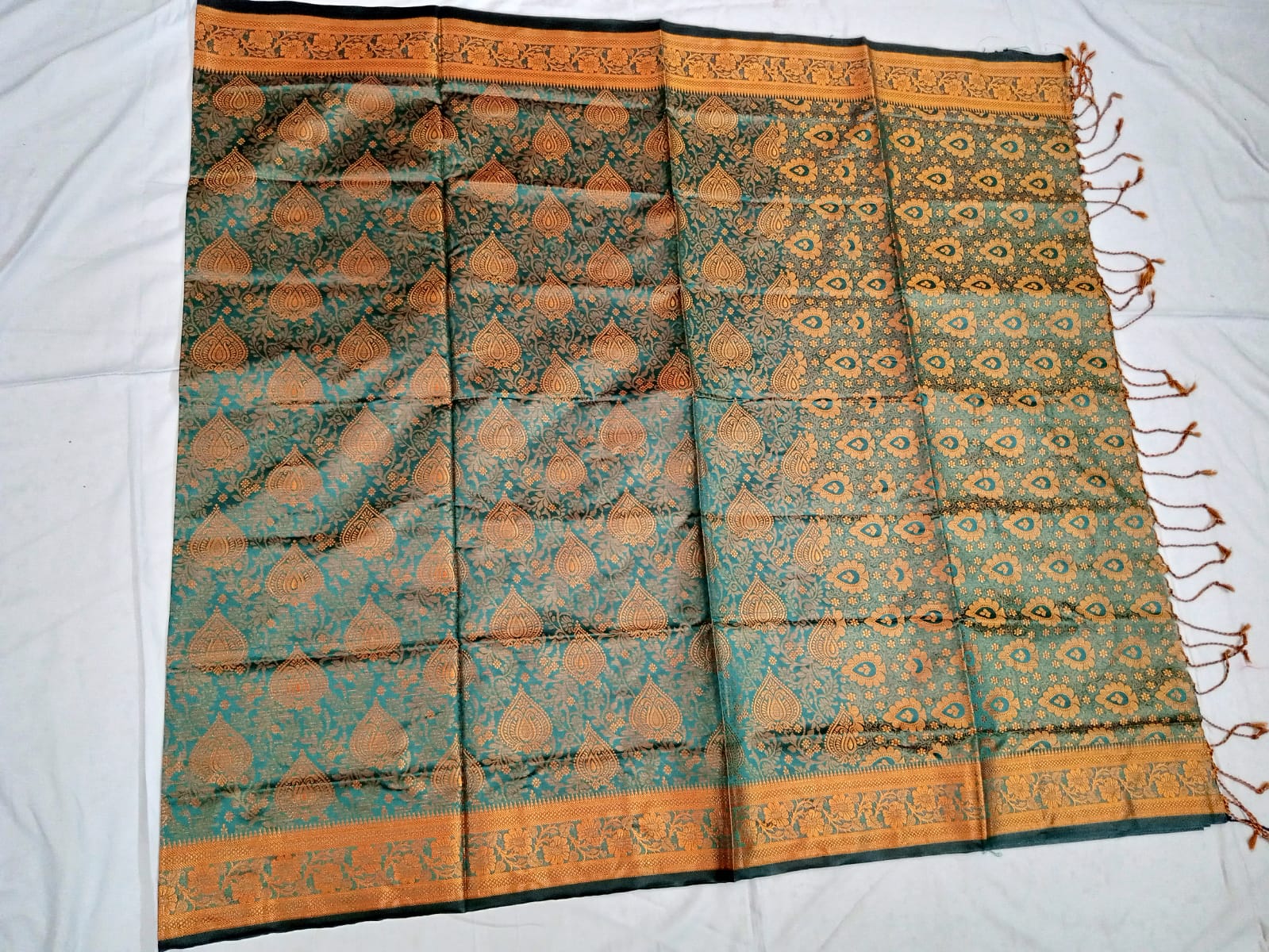 সিল্ক কাতান শাড়ি ছবি 9