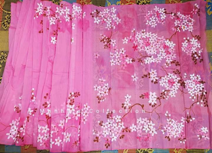 হাফসিল্ক শাড়ীতে  হ্যান্ডপ্রিন্ট তুলির কাজ করা