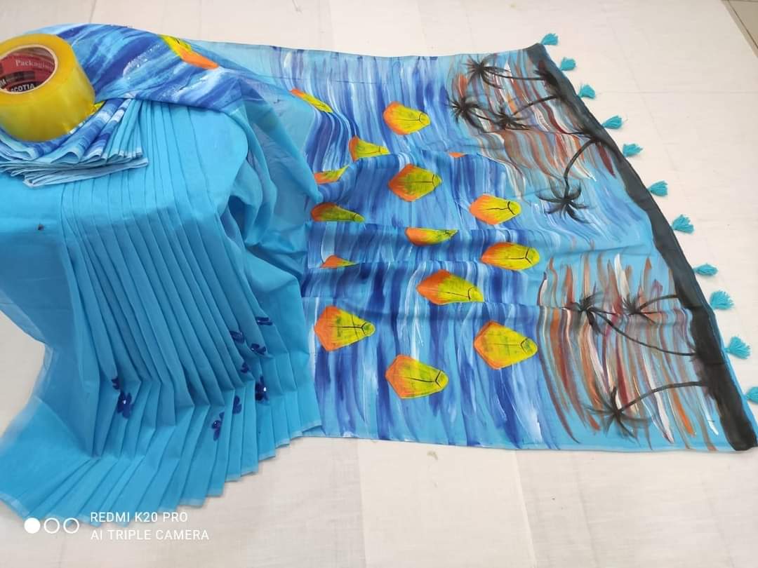 হাফসিল্ক শাড়ীতে  হ্যান্ডপ্রিন্ট তুলির কাজ করা