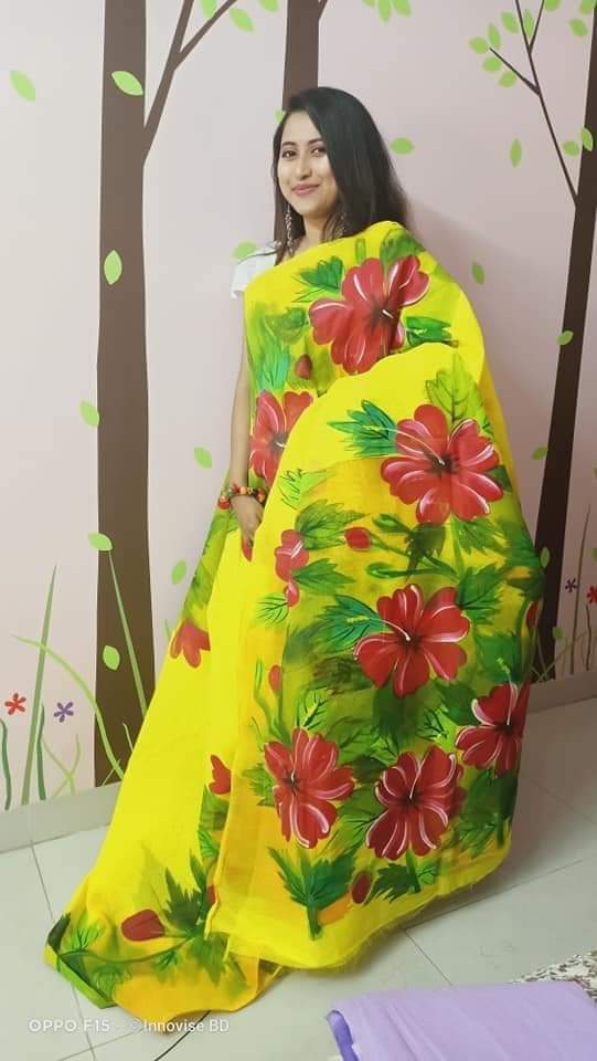 হাফসিল্ক শাড়ীতে  হ্যান্ডপ্রিন্ট তুলির কাজ করা