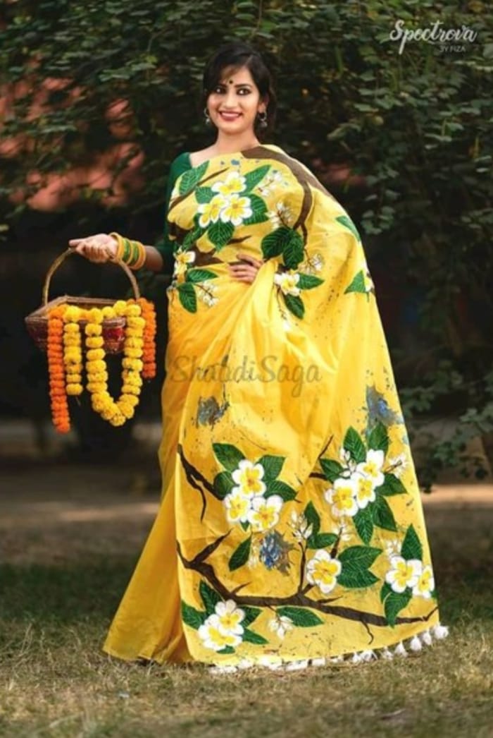 হাফসিল্ক শাড়ীতে হ্যান্ডপ্রিন্ট তুলির কাজ করা