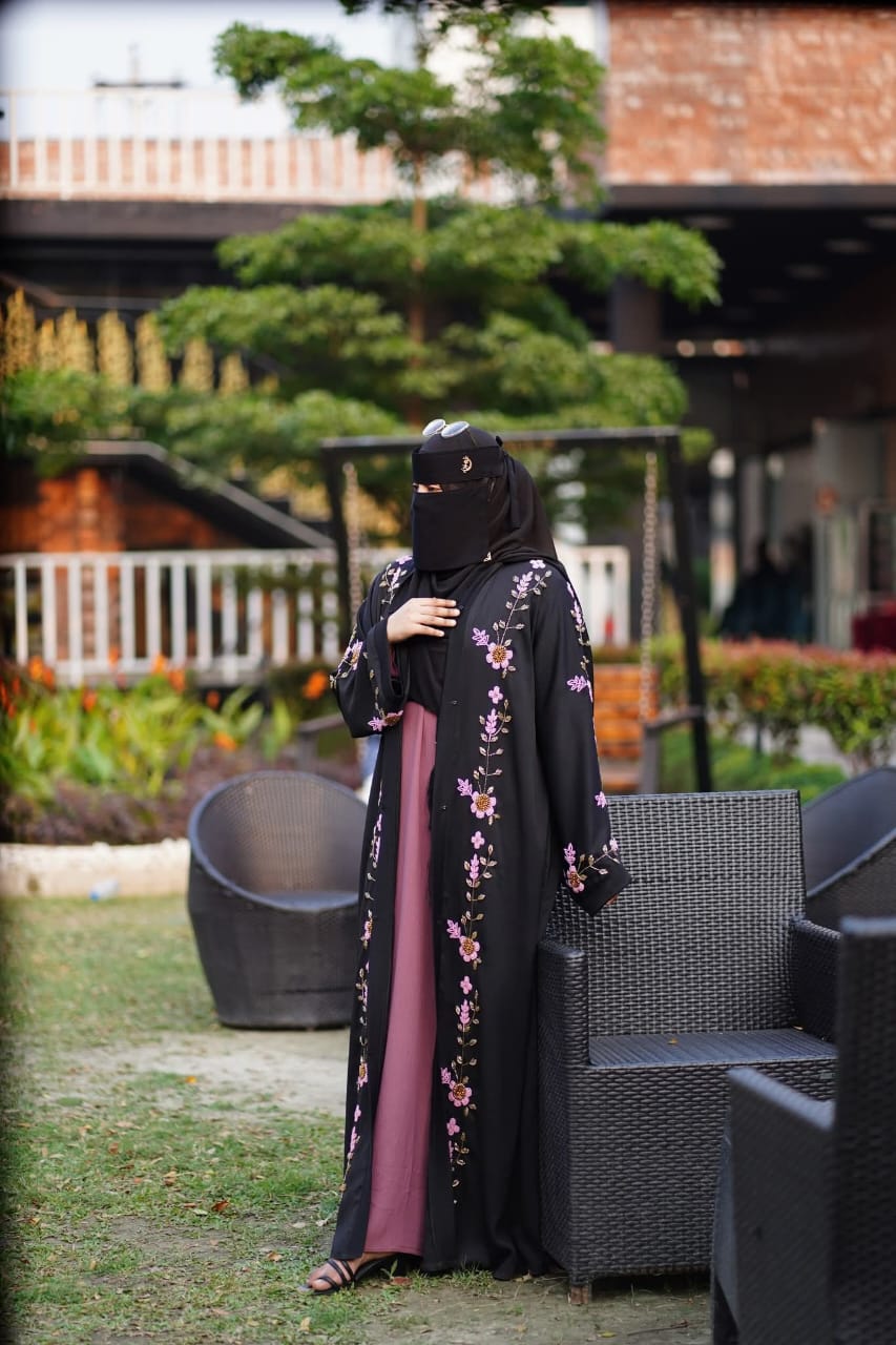 Muslima Dubai Embroidered Burqa Set ছবি 6