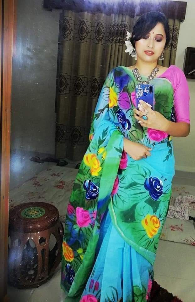 হাফসিল্ক শাড়ীতে  হ্যান্ডপ্রিন্ট তুলির কাজ করা ছবি 14