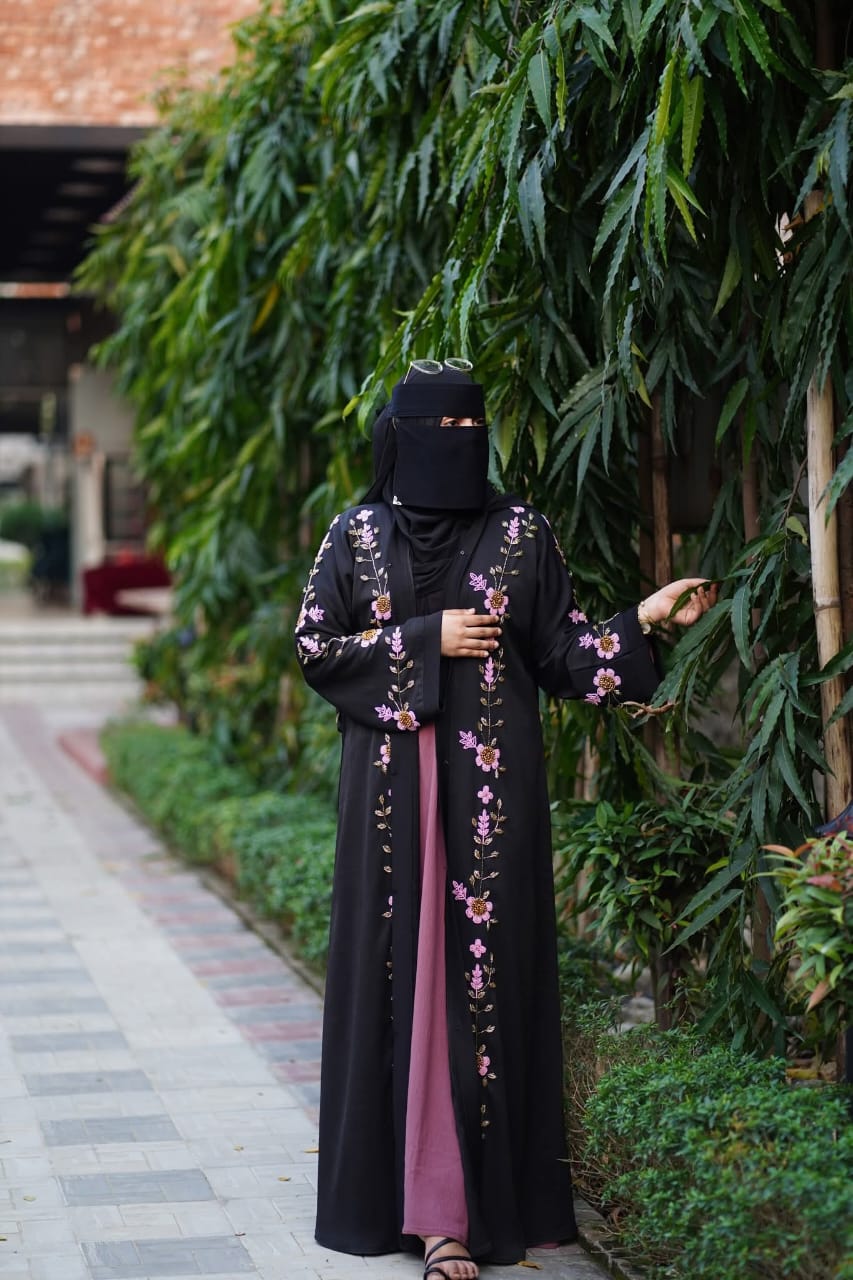 Muslima Dubai Embroidered Burqa Set ছবি 3
