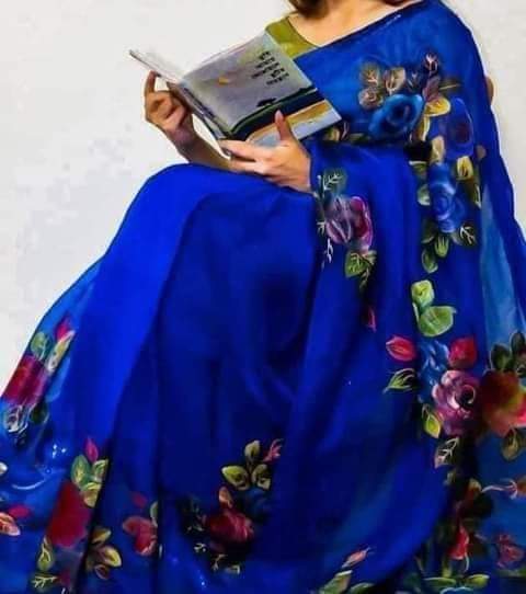হাফসিল্ক শাড়ীতে  হ্যান্ডপ্রিন্ট তুলির কাজ করা ছবি 6