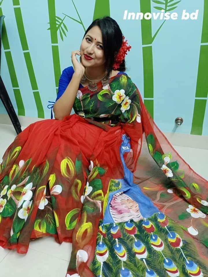 হাফসিল্ক শাড়ীতে  হ্যান্ডপ্রিন্ট তুলির কাজ করা ছবি 13
