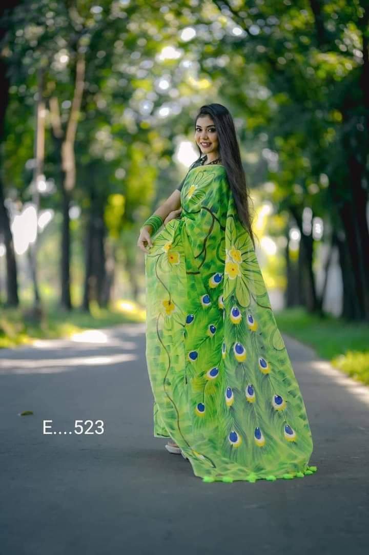হাফসিল্ক শাড়ীতে হ্যান্ডপ্রিন্ট তুলির কাজ করা ছবি 5