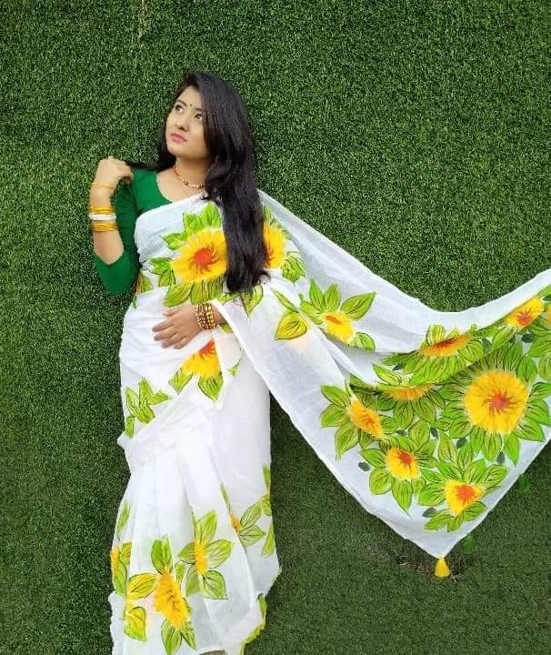 হাফসিল্ক শাড়ীতে  হ্যান্ডপ্রিন্ট তুলির কাজ করা