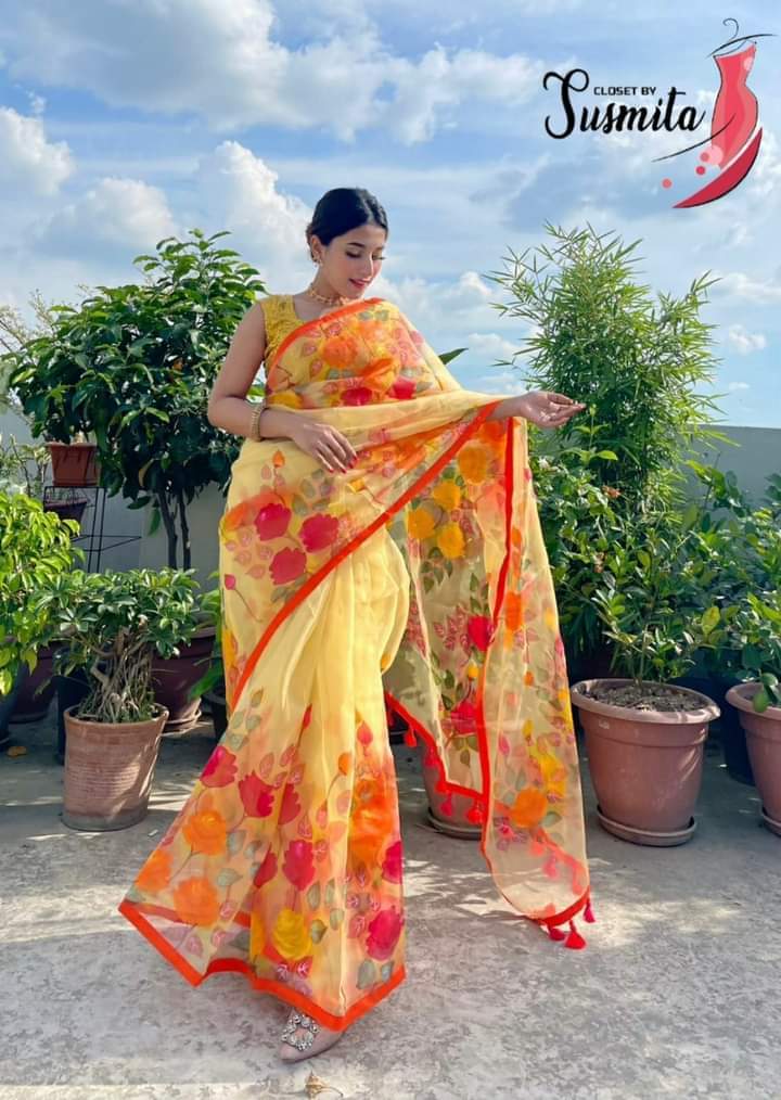 হাফসিল্ক শাড়ীতে  হ্যান্ডপ্রিন্ট তুলির কাজ করা ছবি 17