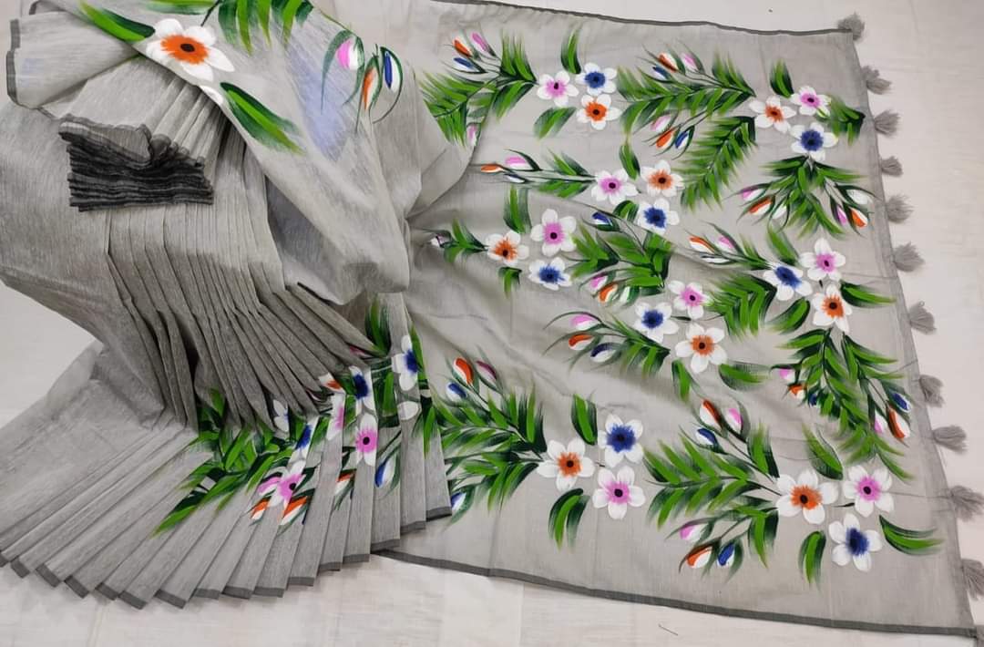 হাফসিল্ক শাড়ীতে  হ্যান্ডপ্রিন্ট তুলির কাজ করা