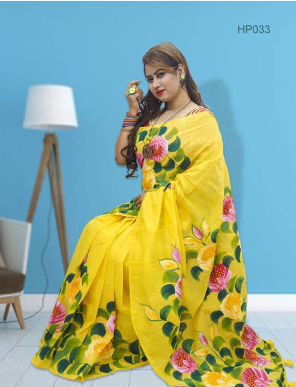 হাফসিল্ক শাড়ীতে হ্যান্ডপ্রিন্ট তুলির কাজ করা ছবি 18