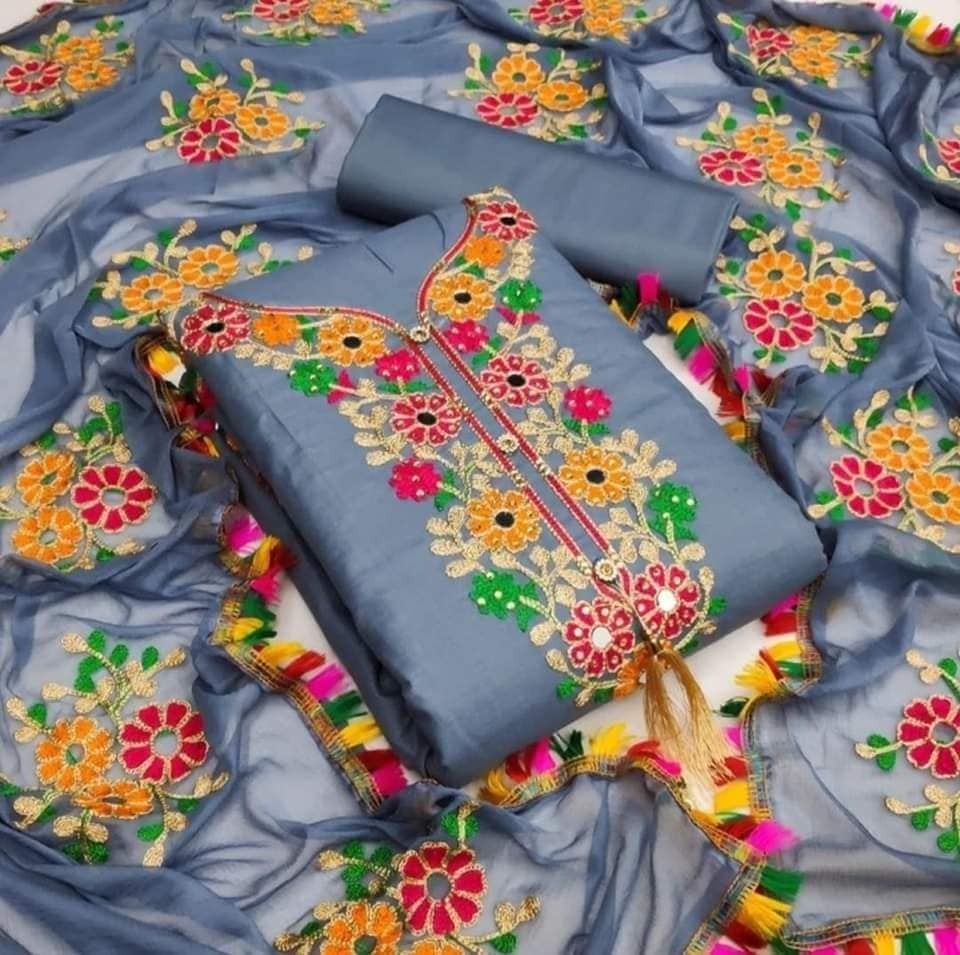 কাশ্মীরী আড়ি এম্ব্রডারী থ্রি-পিচ।