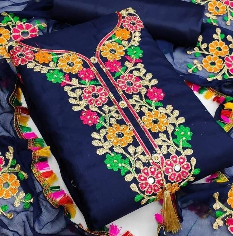 কাশ্মীরী আড়ি এম্ব্রডারী থ্রি-পিচ।